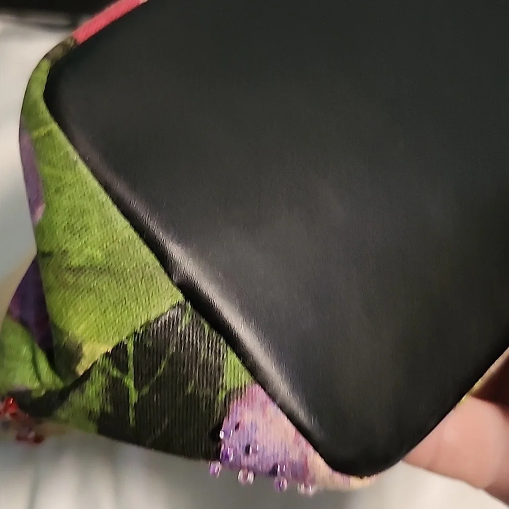 Bueno Shoulder Bag. (39) - Picture 12 of 13